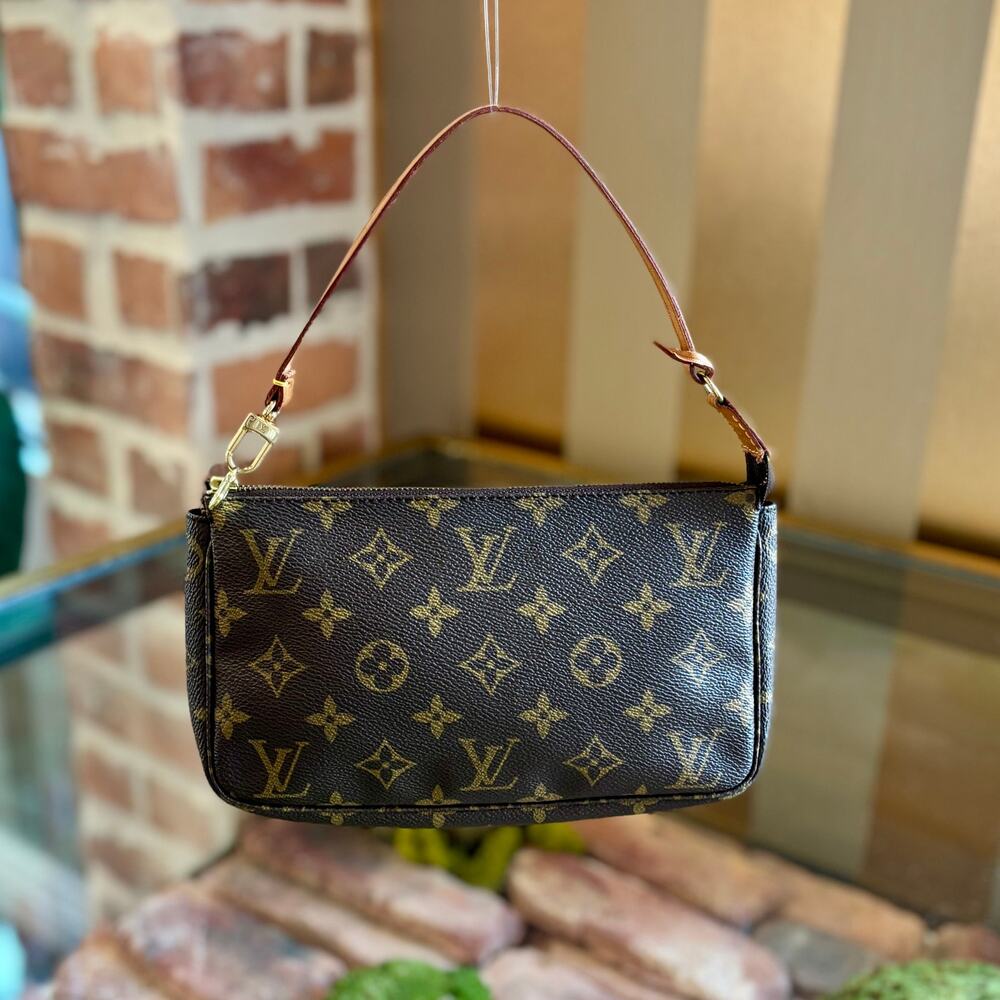 LOUIS VUITTON Vintage Monogram Pochette Accessories Shoulder Bag
